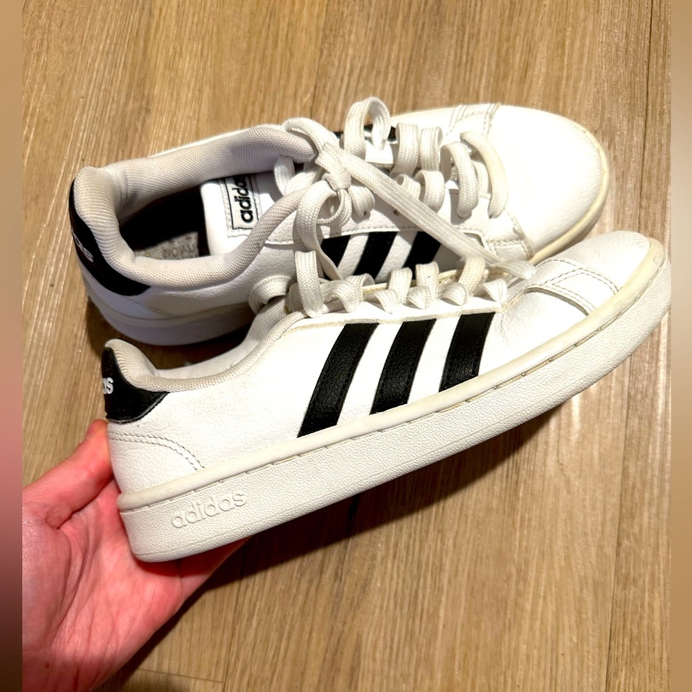 Adidas Sneakers